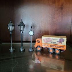 Reese's Peanut Butter Cups Die-Cast Delivery Truck