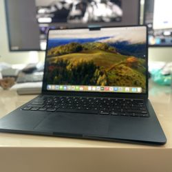 Apple 2022 MacBook Air 13” M2 16GB Ram Finance available! 