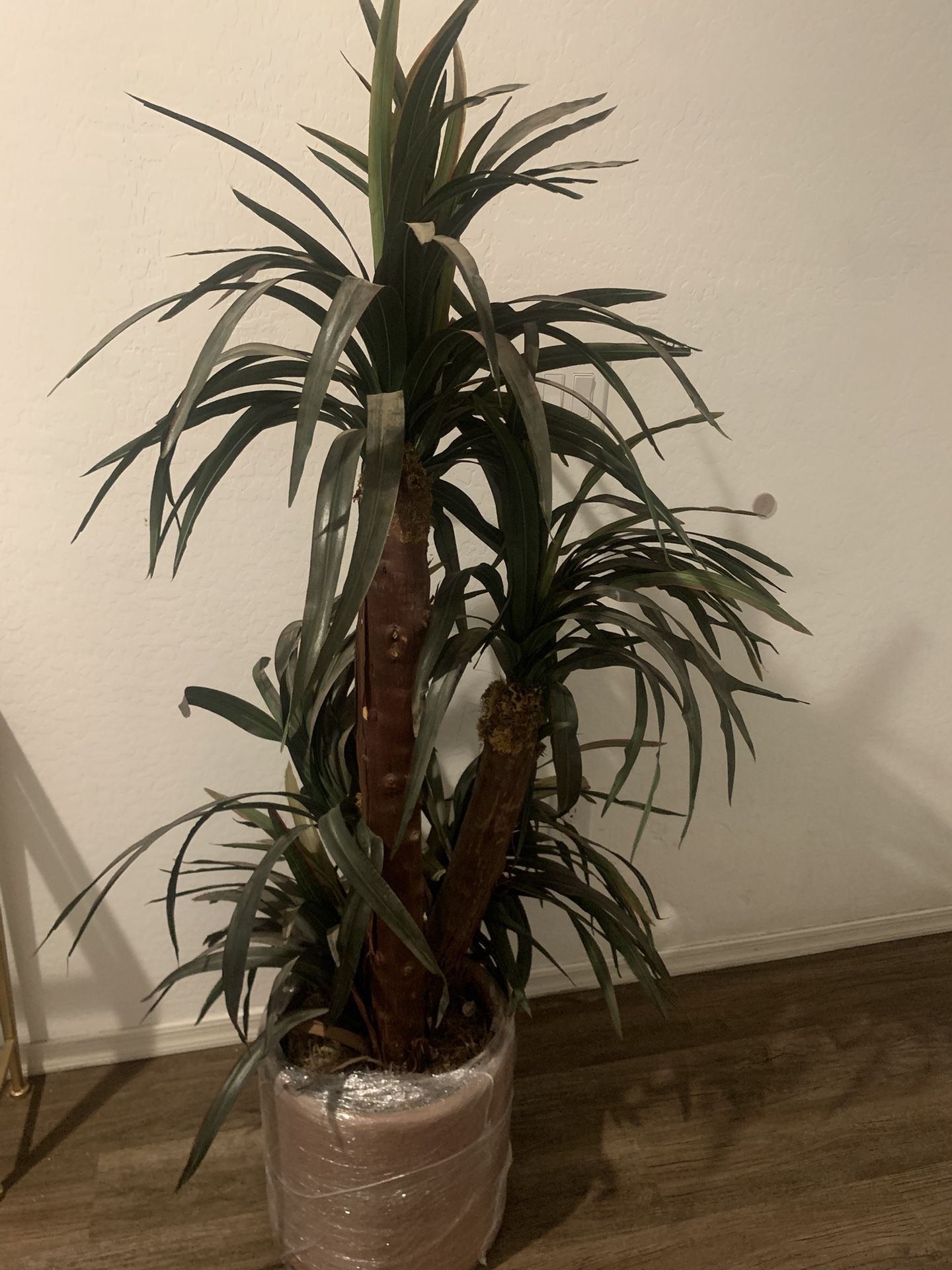 5 Ft Fake Plant