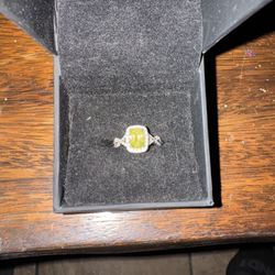 Zales Peridot And Diamond Ring  7 1/2