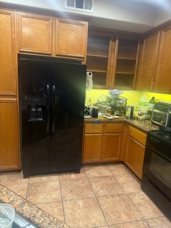 Full-Size Frigidaire Side-by-Side Fridge (Black) – Bought New Oct 2023