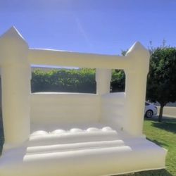 Brand new White Modern Bounce House Castle inflatable Brand new 10*10 comes with air blower