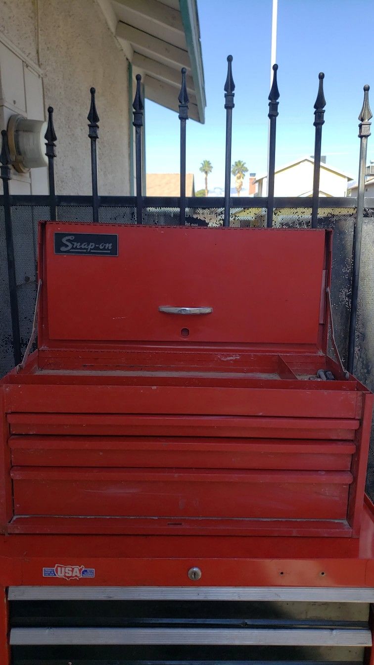 Vintage SNAP ON TOOL BOX