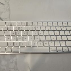 Apple Wireless Magic Keyboard 2 -MLA22LL/A 