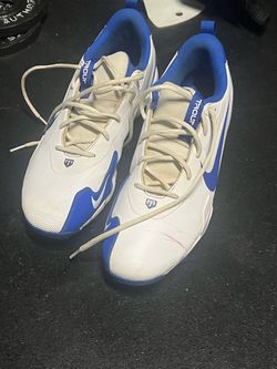 Baseball cleats