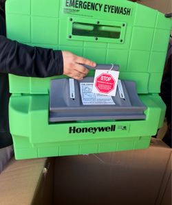 Honeywell Pure Flow 1000 Eyewash Station, Uline H-1297