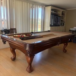 Pool table 8ft ( free delivery & set up  ) 