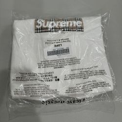 Supreme Burberry Tee Size Large DS New 