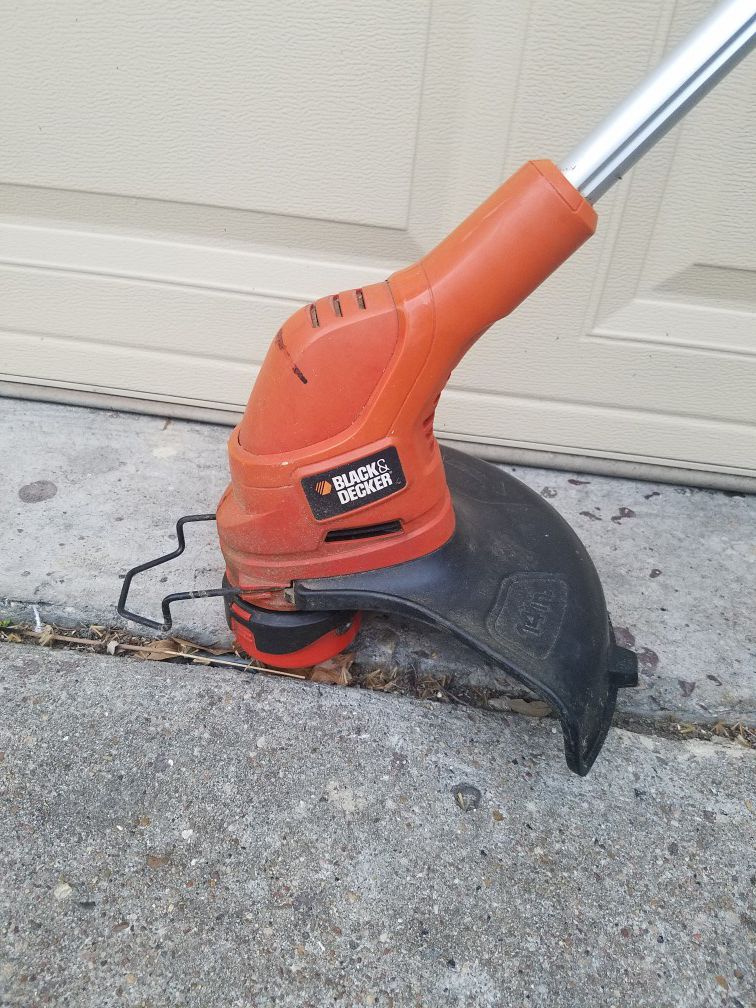Black & Decker Grass Hog, 18v, 12 inch Weed Eater with 2 Batteries for Sale  in Adkins, TX - OfferUp