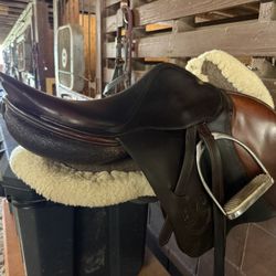 Bruno hunter/jumper saddle