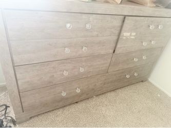Queen bedroom set