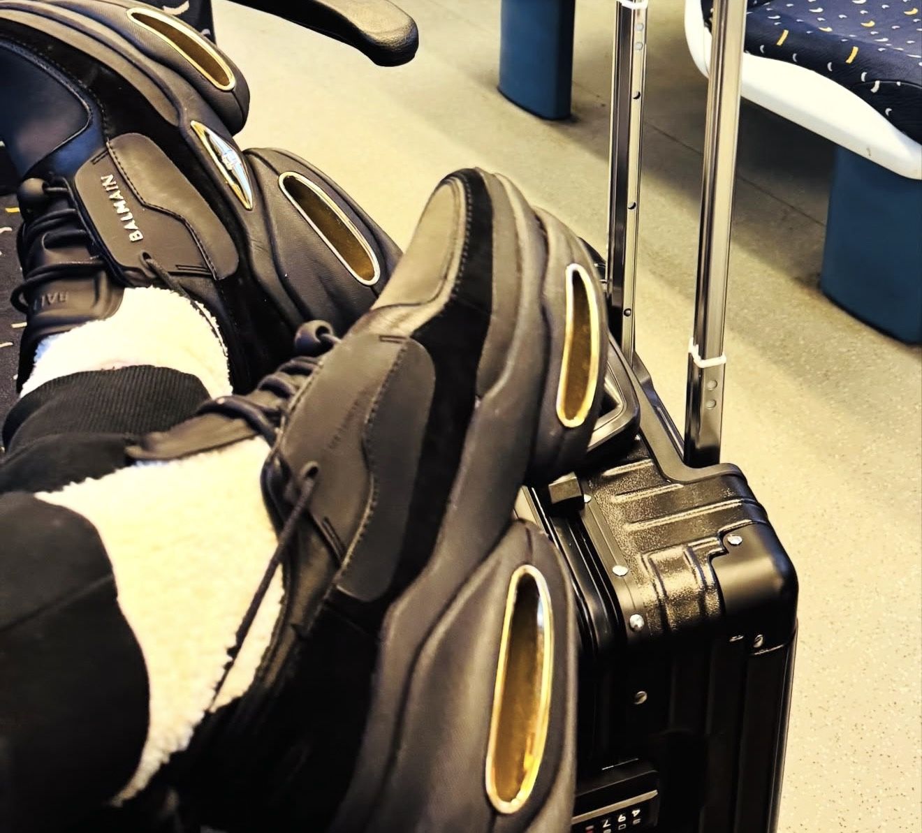 Balmain Sneakers 7 Or Tight 7.5