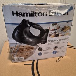 Brand New Hamilton Beach Hand Held Mixer With Snap On Case