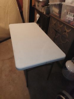 Foldable table