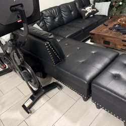 Leatherette Sectional Couch .. Like New 
