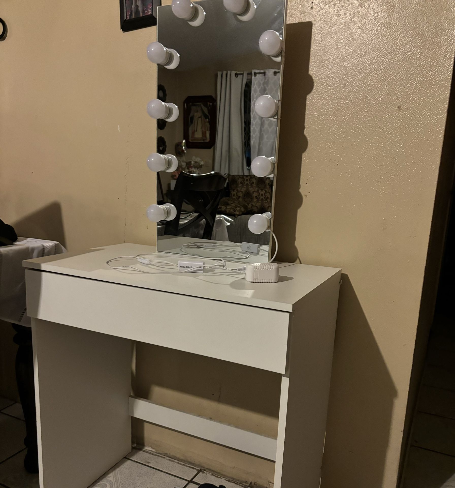 White Vanity With Drawer