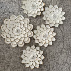 5 White & Gold Flowers