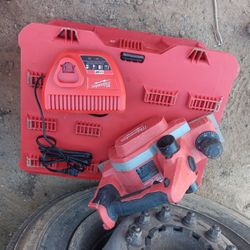 Milwaukee 18v planer& 12v charger