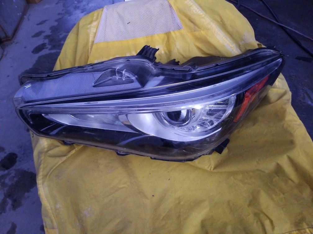 15 Q 50 Infiniti driver headlight