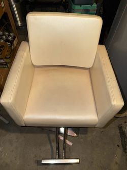 Salon chair