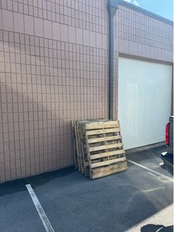 FREE PALLETS come get em