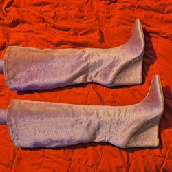 Boots Size 7 // Botas