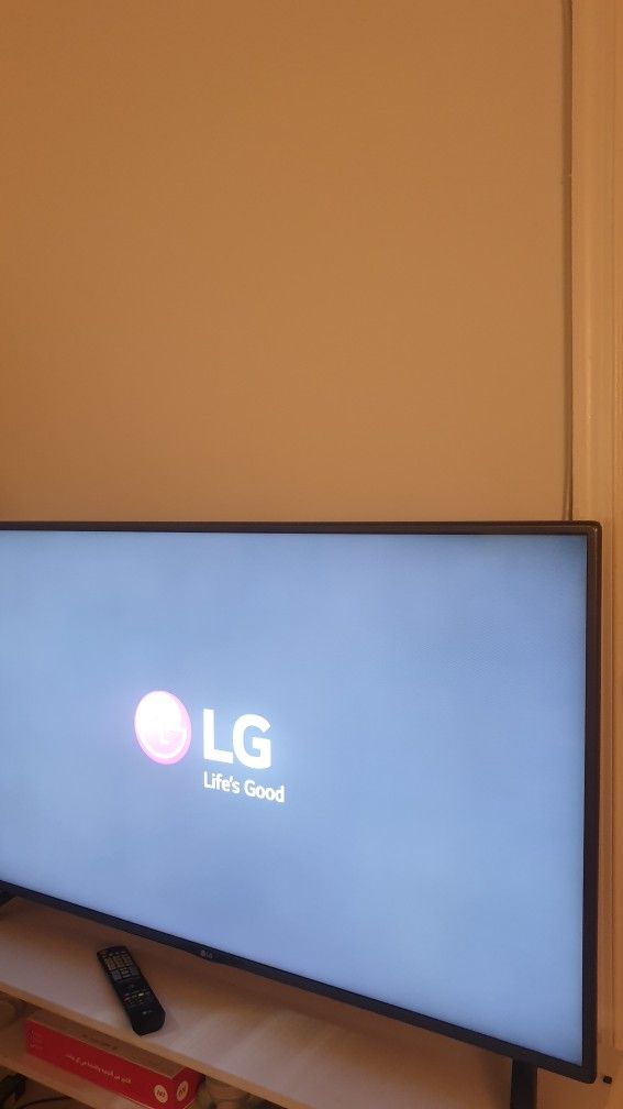 TV 60 inch LG Smart ( It doesn't work well )