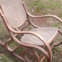 Vintage Wicker Racking Chair 🪑