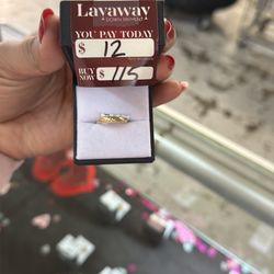 Small twist style band