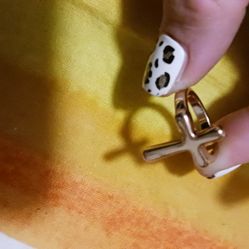 Golden Fashion Cross Ring, Size 6.5 