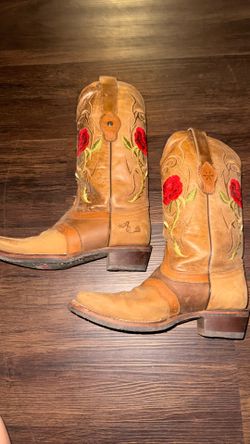 Tan Rodeo Boots With Roses