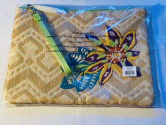 Authentic Vera Bradley Straw Beach Wristlet