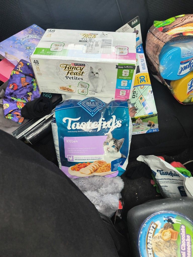 New Fancy Feast Cat Food Bundle