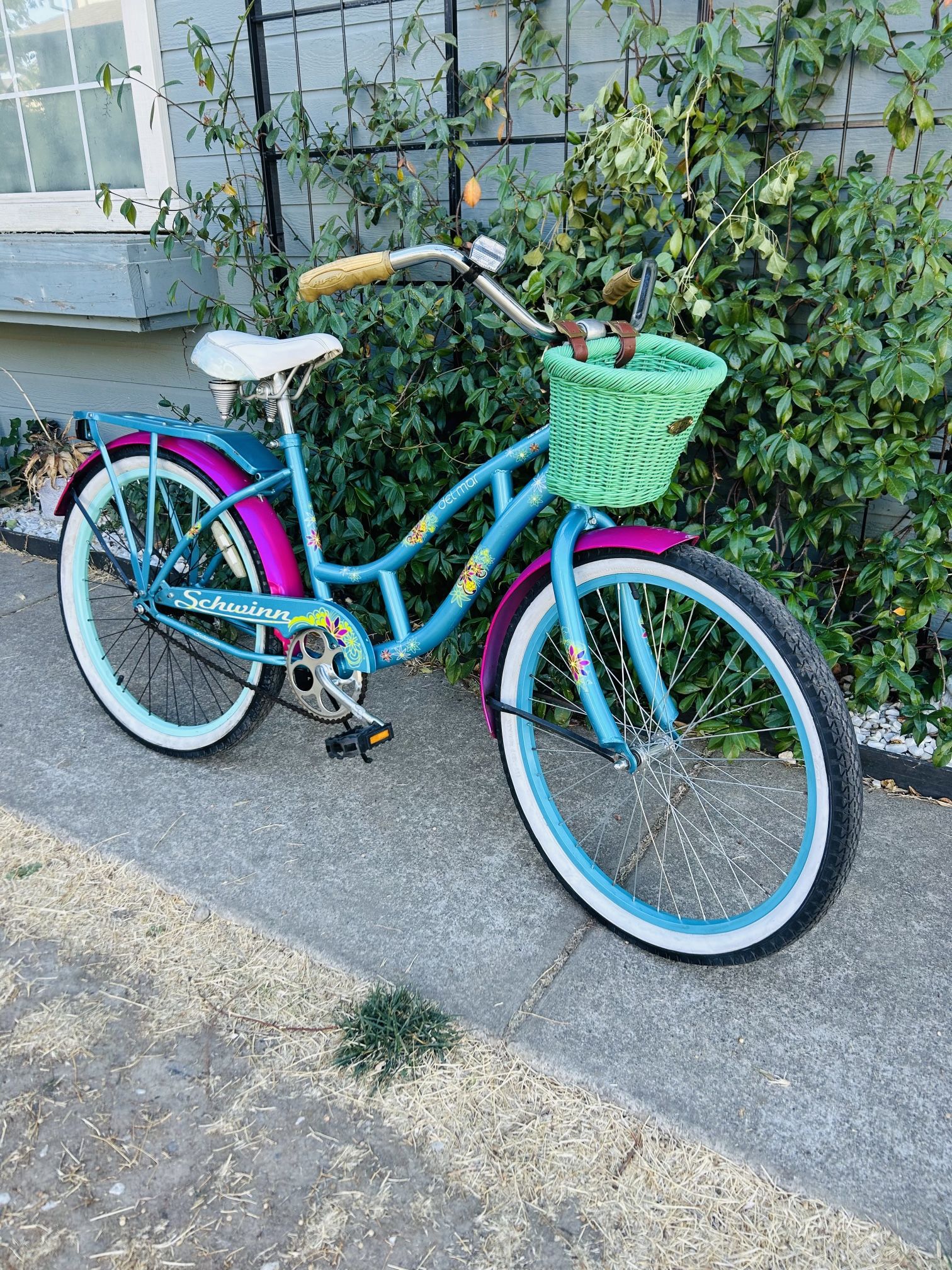 SCHWINN DEL MAR YOUTH CRUISER BIKE 24” Wheels
