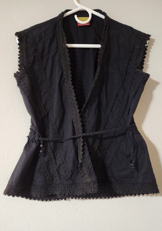 Globus Black Lace Top