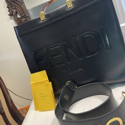BEAUTIFUL  BRAND NEW  LEATHER FENDI BLACK  PURSE 