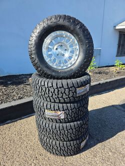 17" ARENA w/ 35" Ridgecrawler RT tires