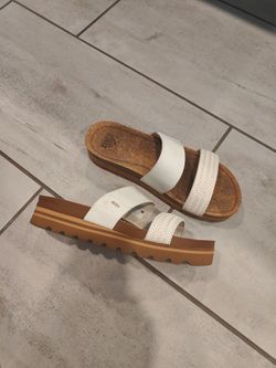 Size 10 
Reef Cushion Vista Hi Womens Platform Fashion Sandal
