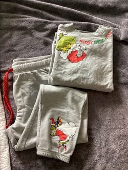 Grinch sweat outfit