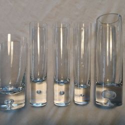 Clear cylindrical flower vases with suspended bubble in base- set of 5