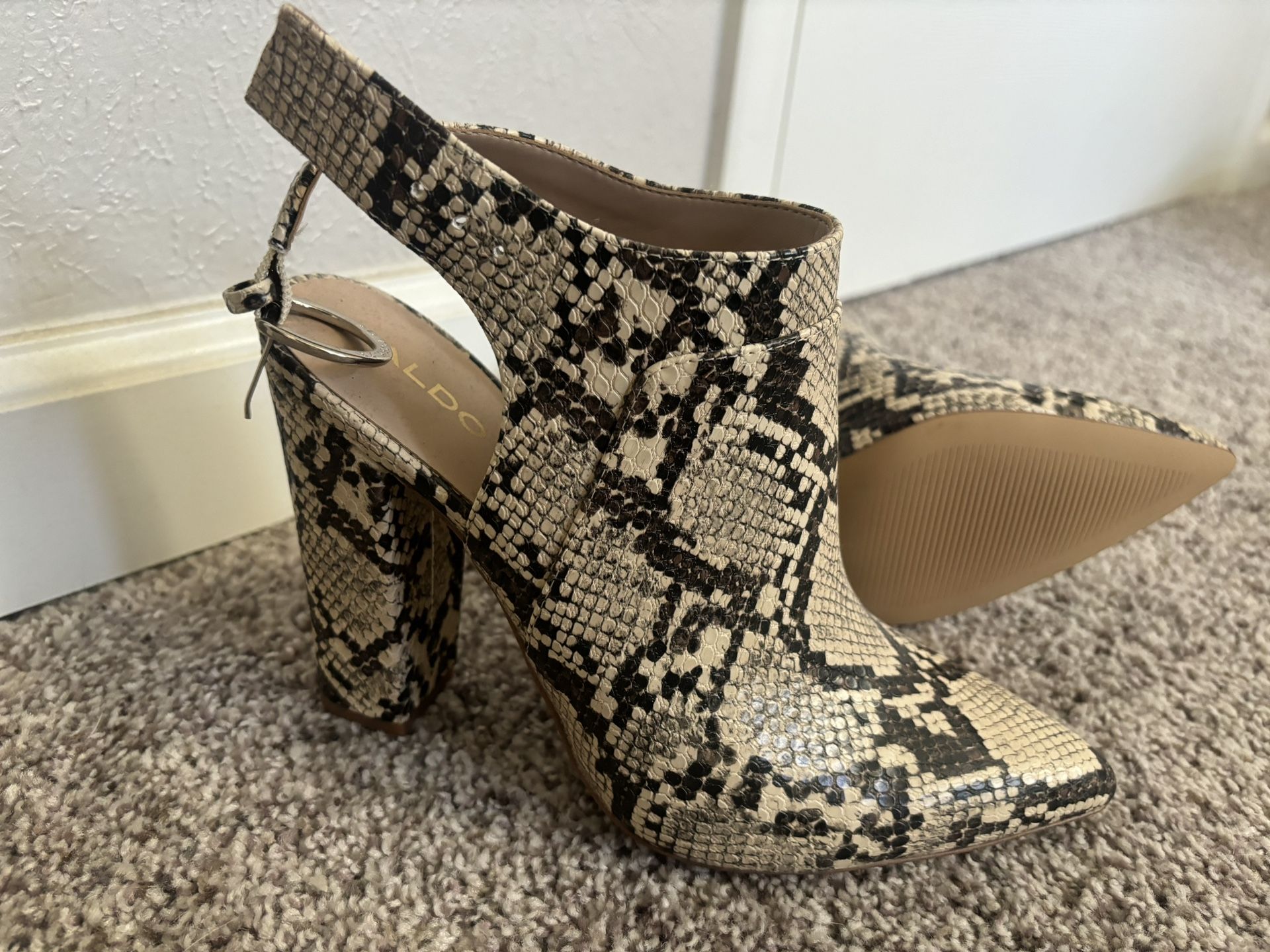 Aldo Size 8 Snakeskin Heel Boot