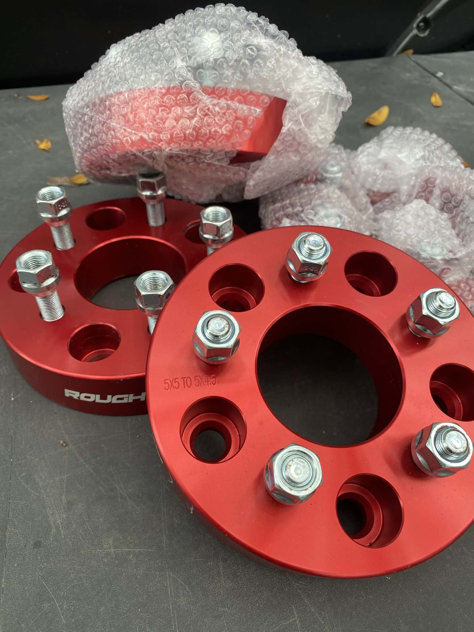 ROUGH COUNTRY Red 1.5” Wheel Spacers