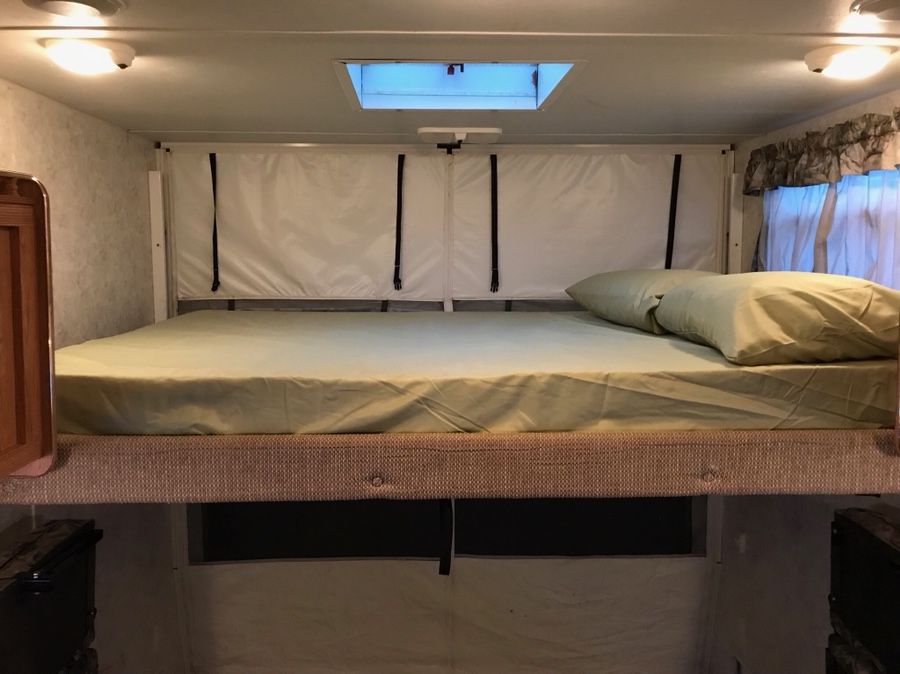 2003 FOREST RIVER WILDWOOD LE SPORT TOY HAULER 26FT CLEAN LOADED SLEEPS 6 for Sale in Middletown