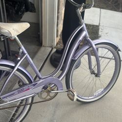 Schwinn Legacy 24" Girls 'Size' Beach Cruiser