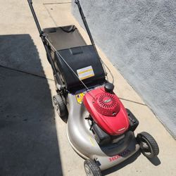 Honda Quadra Cut Self Propelled Lawnmower 