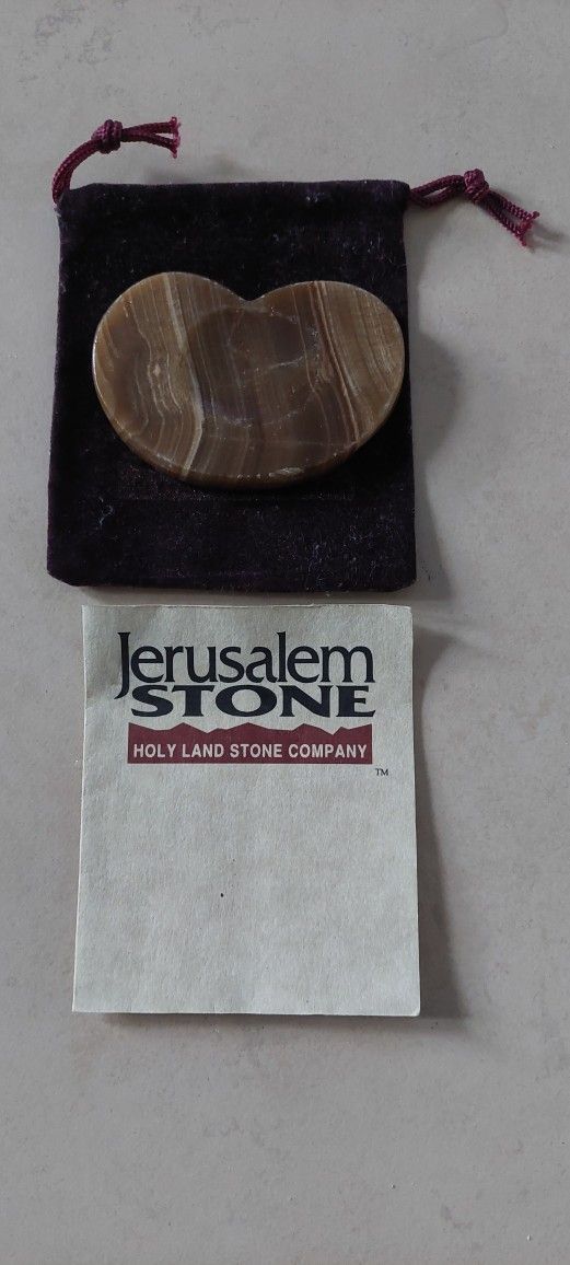 Worrie Stone. With Bag
