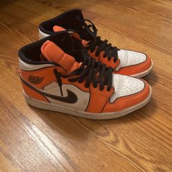 Jordan 1 Mids