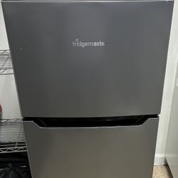 FridgeMaster 4.4 Mini Refrigerator 