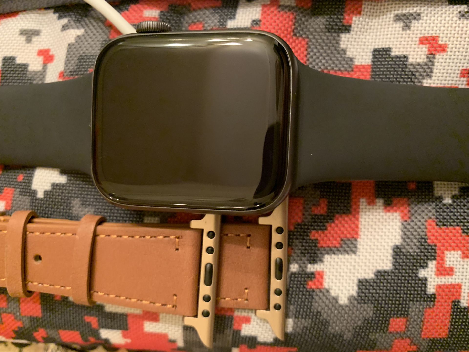 Series 4 Apple Watch 44mm [TONIGHT ONLY{