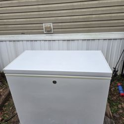 FCH7SHBWW CHEST FREEZER 7.0 CUBIC FT